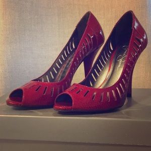 Red Pumps with Cutouts 🔥🔥